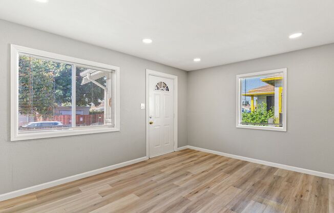 Remodeled 4-Bedroom House w/ Private Yard in Oakland