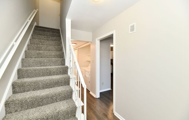 3 beds, 1.5 baths, 1,280 sqft, $2,199, Unit T-203