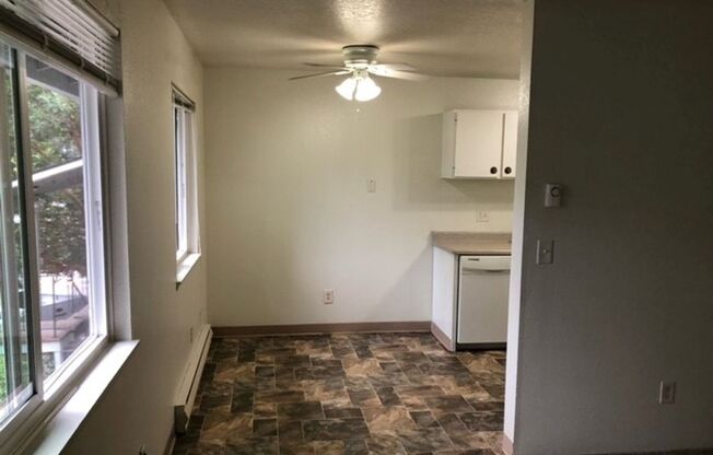 1 bed, 1 bath, 640 sqft, $1,200, Unit #36