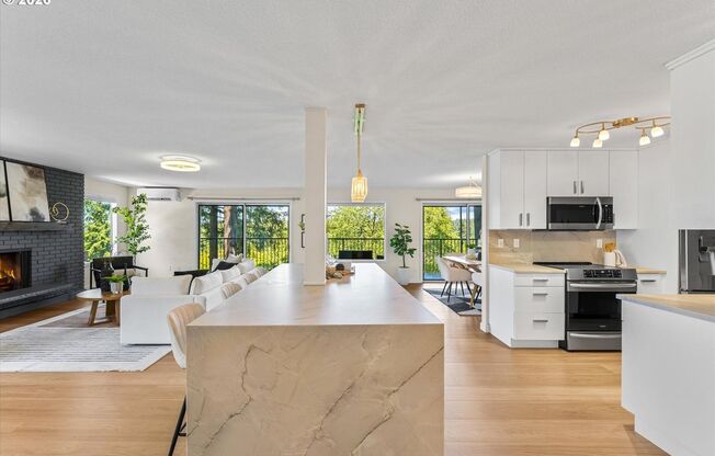 Luxury Lake Oswego 3-Bedroom Riverfront Condo with Panoramic River Views, Pools & Fitness Center