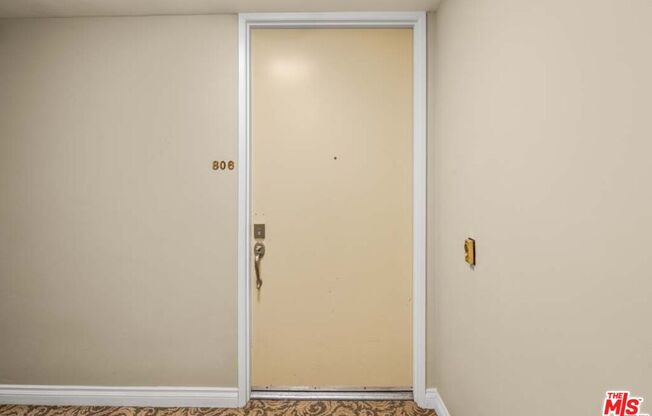 2 beds, 2 baths, 900 sqft, $4,000, Unit 806