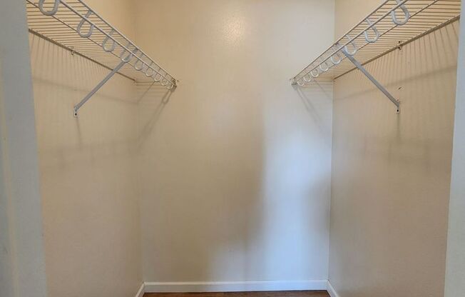 1 bed, 1 bath, 430 sqft, $875, Unit 715-2