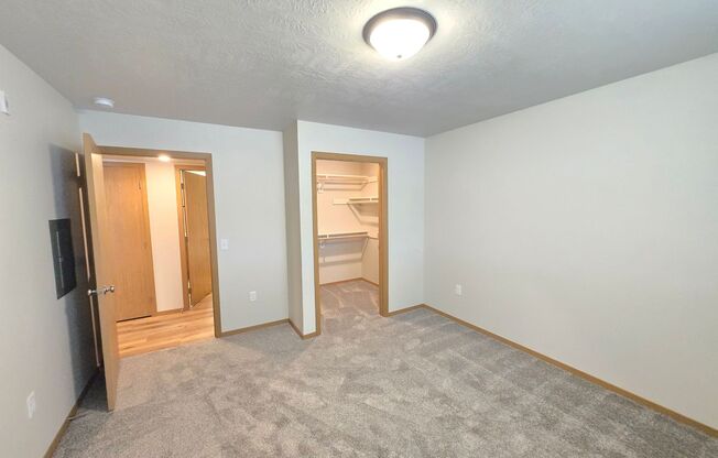 2 beds, 1 bath, 1,090 sqft, $1,230, Unit 3400 202