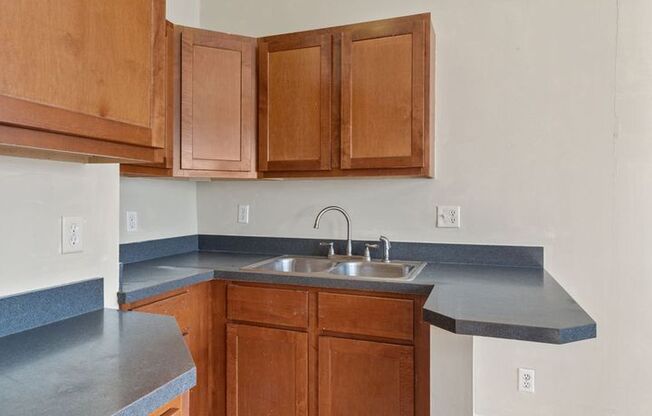 2 beds, 1 bath, 857 sqft, $1,025, Unit 11