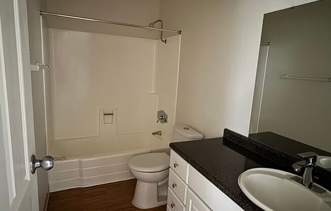 1 bed, 1 bath, 592 sqft, $1,075, Unit 184