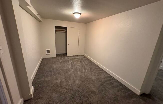 2 beds, 1 bath, 750 sqft, $1,100, Unit 9