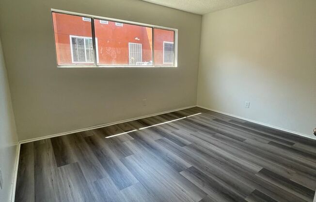 2 beds, 1 bath, $2,100, Unit #04