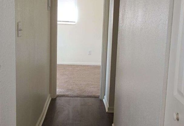 1 bed, 1 bath, 561 sqft, $1,000, Unit 204