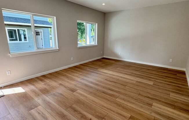 Newly Built 3 Bed, 2.5 Bath Cottage Homes with Free Wifi Internet