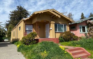 Beautiful Craftsman 3 bedroom 2 bath home in South Berkeley