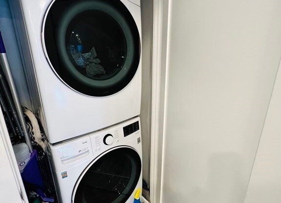 2 beds, 2 baths, 1,008 sqft, $4,100, Unit 203