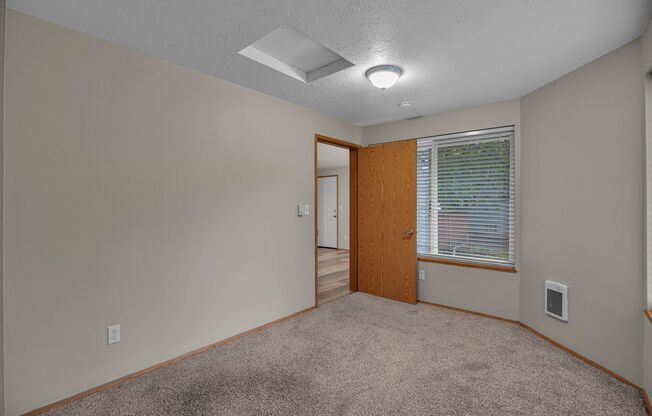 2 beds, 1 bath, 850 sqft, $1,395, Unit 340-43
