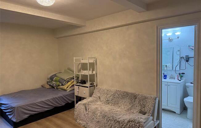 5 TUDOR CITY PL