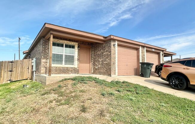 3 beds, 2 baths, 1,373 sqft, $1,350