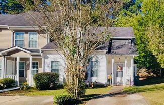 Charming 3-Bed, 2.5-Bath Townhome in Lithonia, GA!