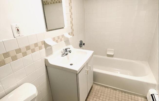 1 bed, 1 bath, $2,350, Unit 4