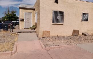 2 bedroom, 1 bath Close to University!
