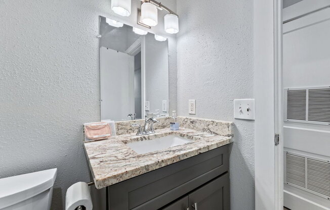 1 bed, 1 bath, 585 sqft, $1,300, Unit 1