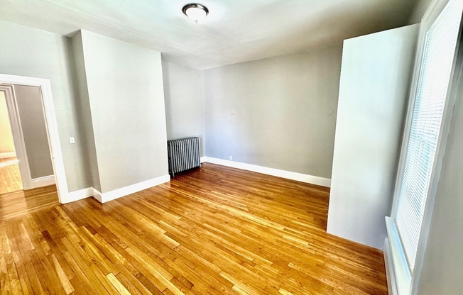 3 beds, 1 bath, 1,400 sqft, $2,900, Unit 2A