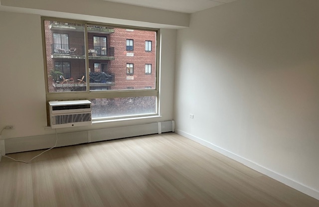 1 bed, 1 bath, $4,200, Unit 4C