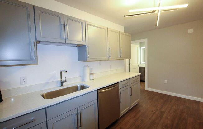 5 beds, 2 baths, $5,750, Unit 522-1