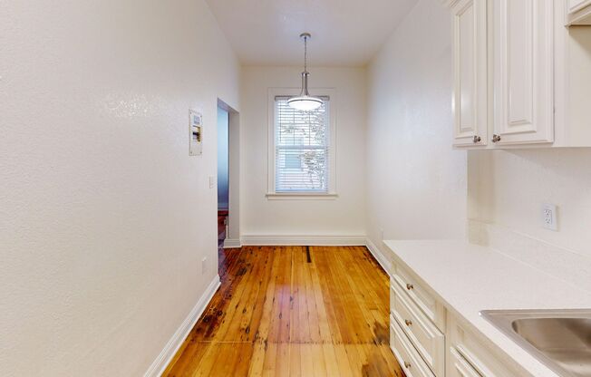 Studio, 1 bath, 350 sqft, $1,395, Unit 208