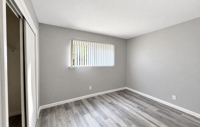 Oak Plaza Apartments