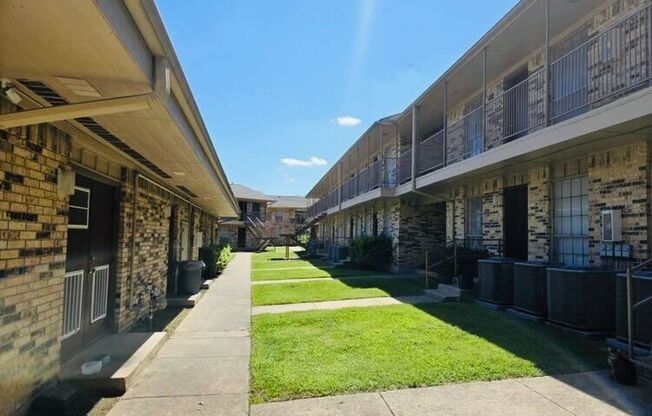 April Move-In Deals at King Square!