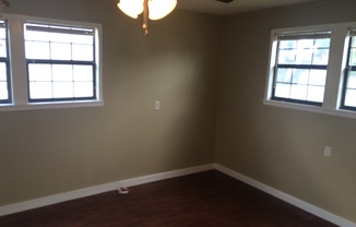 3 beds, 2 baths, $1,100