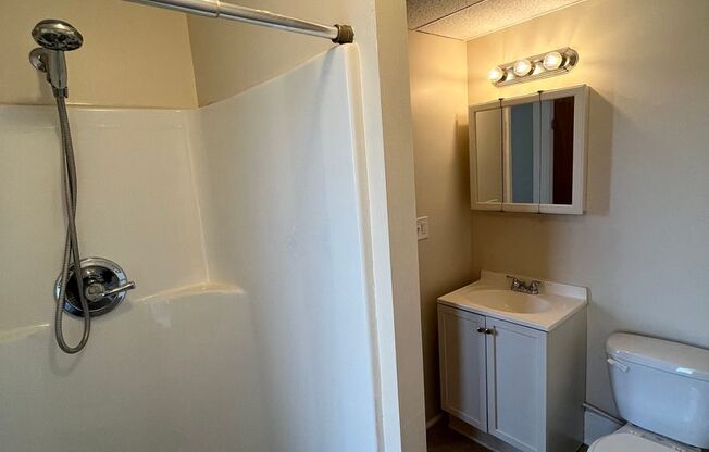 Studio, 1 bath, 350 sqft, $850, Unit 7