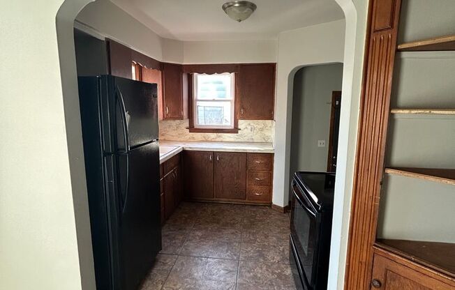 3 beds, 1 bath, $895