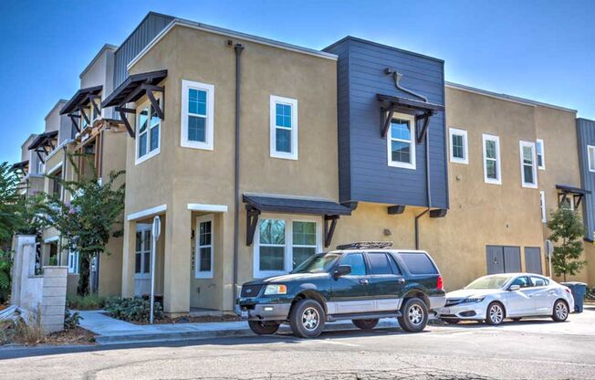 3 beds, 2.5 baths, $3,500