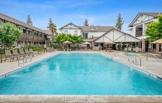 Swimming Pool at Scottsmen Apartments, California, 93612