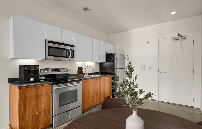 1 bed, 1 bath, 490 sqft, $1,350, Unit 261-513