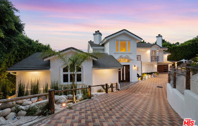 3876 EUREKA DR