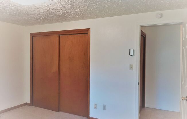 2 beds, 1 bath, 903 sqft, $1,140, Unit H-5