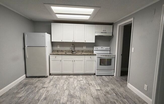 1 bed, 1 bath, 700 sqft, $1,150, Unit Unit 33