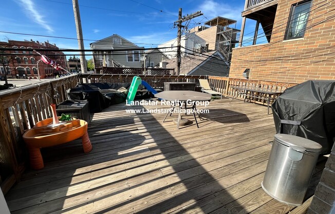 1248 W Race Ave