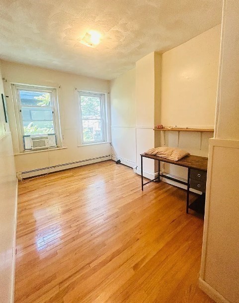 3 beds, 1 bath, 1,000 sqft, $3,800, Unit 4