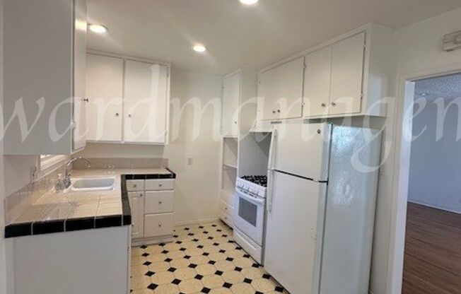 2 beds, 1 bath, $3,295, Unit 1029-D