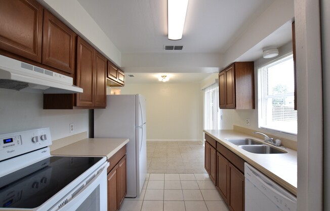 Charming 3 Bed 2 Bath Home for Rent in Deltona, FL!