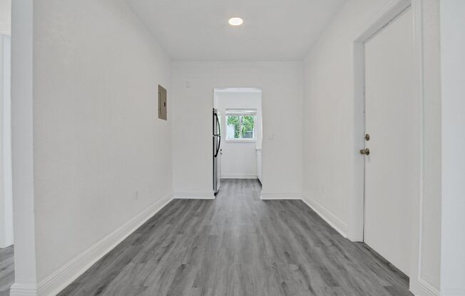 2 beds, 1 bath, 800 sqft, $2,000, Unit 14