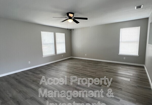 2912 OZARK AVE