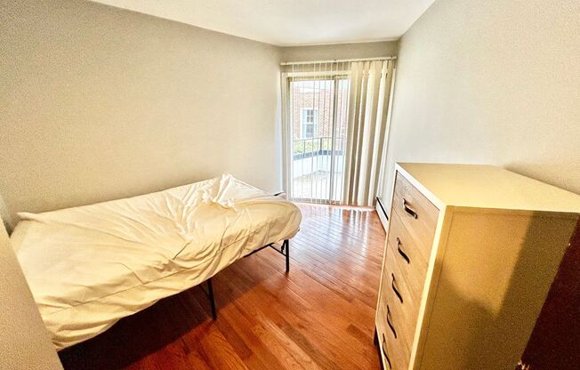 1 bed, 1 bath, 580 sqft, $1,825, Unit 12