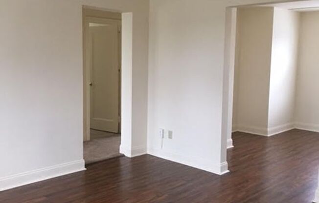 2 beds, 1 bath, 775 sqft, $1,060, Unit 628 Southcrest Court #1