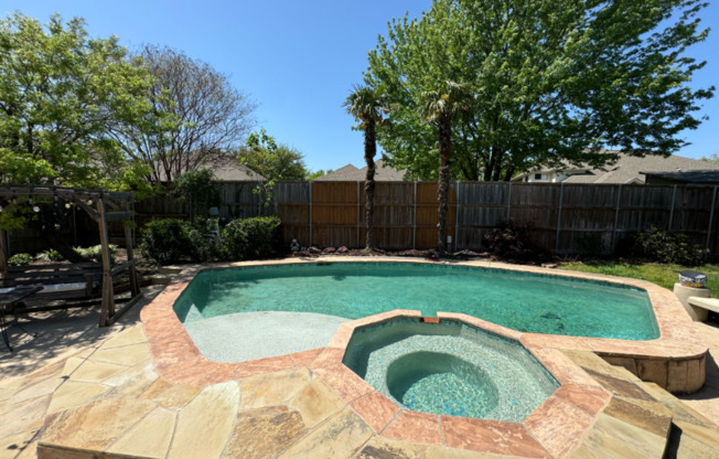 8001 STONEHAVEN LN