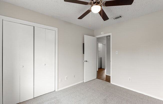 2 beds, 1 bath, $950, Unit 11
