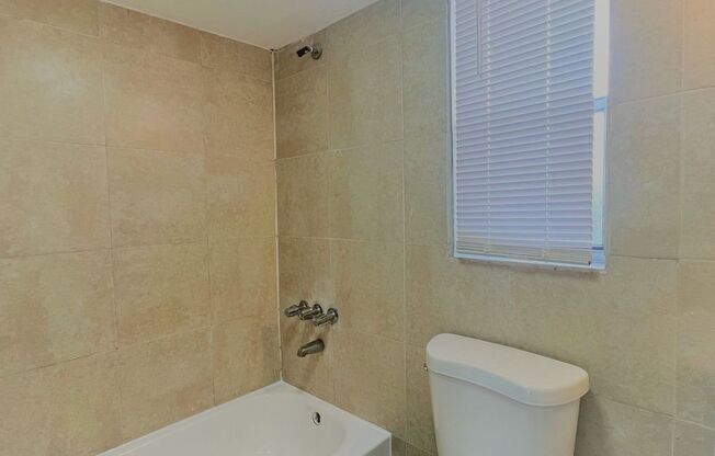 2 beds, 1 bath, 750 sqft, $1,800, Unit 5300-6