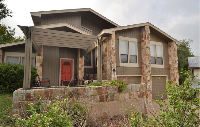 Large 3/2 in Great Hills w/ Treetop Views