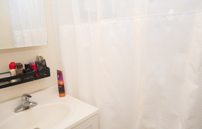 2 beds, 1 bath, 999 sqft, $3,600, Unit 27